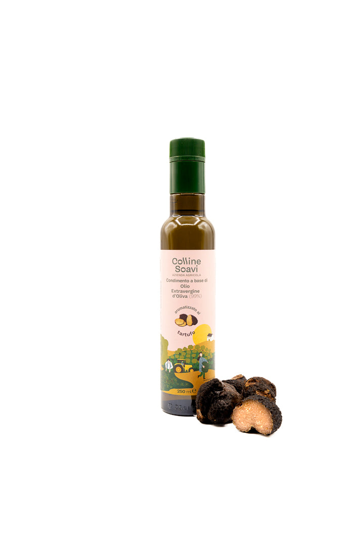 Bottiglia di Olio Aromatizzato Colline Soavi al gusto Tartufo con accanto dei tartufi