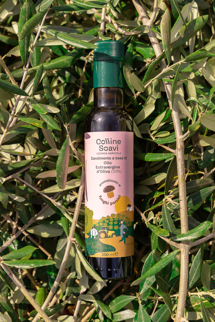 Bottiglia di Olio Aromatizzato Colline Soavi al gusto Fungo Porcino immerso in rami d&