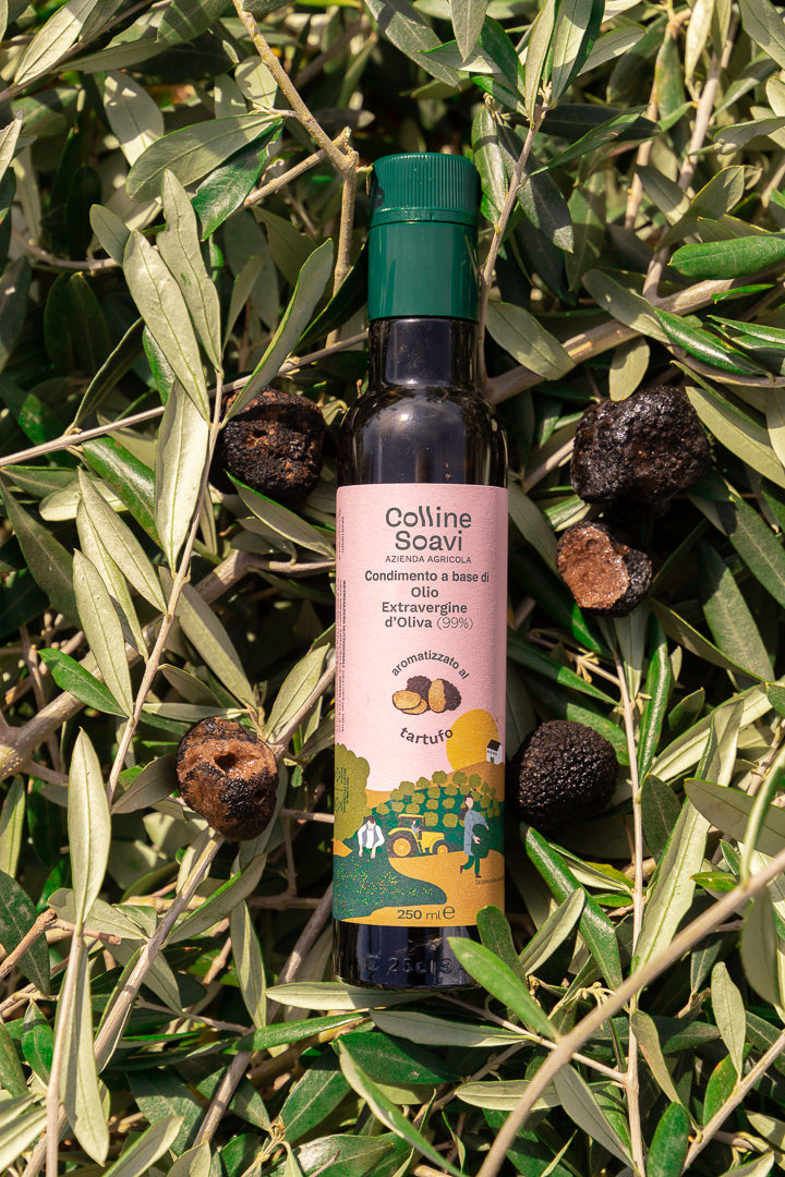 Bottiglia di Olio Aromatizzato Colline Soavi al gusto Tartufo immerso in rami d&